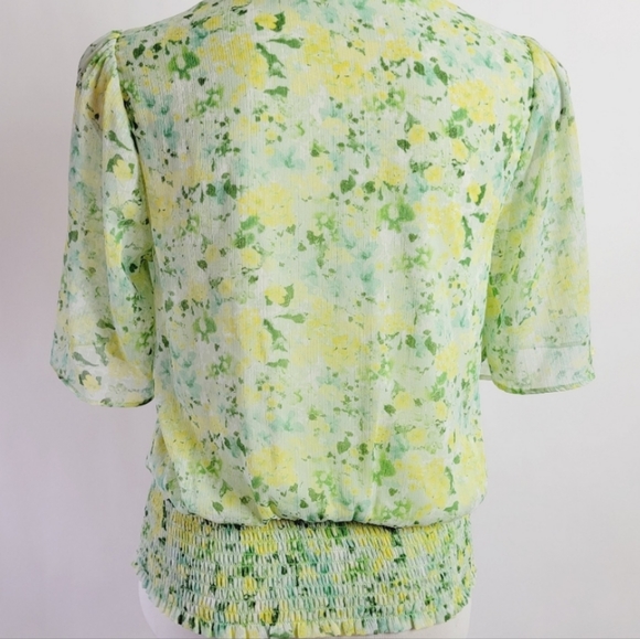 🚨3/$15 Lush Brand Floral Top - Picture 2 of 4